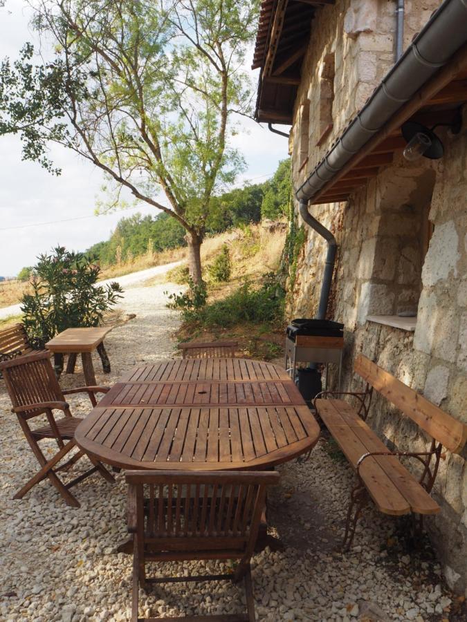 Gite Les Cabanes De Fallot Pour 15 Personnes - Piscine Naturelle L'isle-Bouzon المظهر الخارجي الصورة
